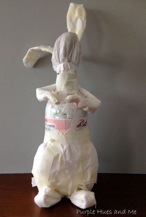 conejo de papel mach reciclado y decoupage, Forma de conejo con materiales