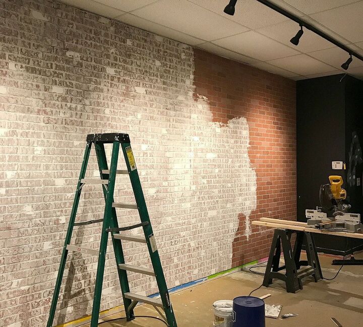 crear una pared de ladrillos de imitacin utilizando paneles baratos