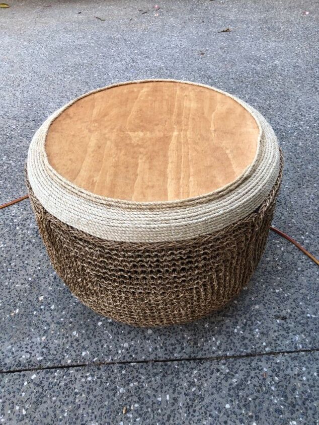 mesa de pneus de ervas marinhas, corte de corda