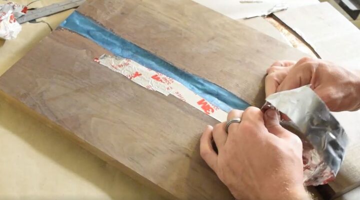 tabla de cortar de nogal con resina epoxi