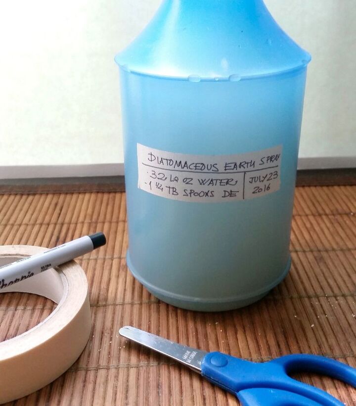 de y neem dos plaguicidas orgnicos no txicos para su casa y jardn, Etiquetemos el spray de tierra de diatomeas antes de usarlo