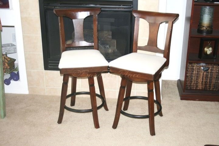 cmo retapizar una silla en 5 sencillos pasos, Retapizar una silla de comedor Barn Tree Place