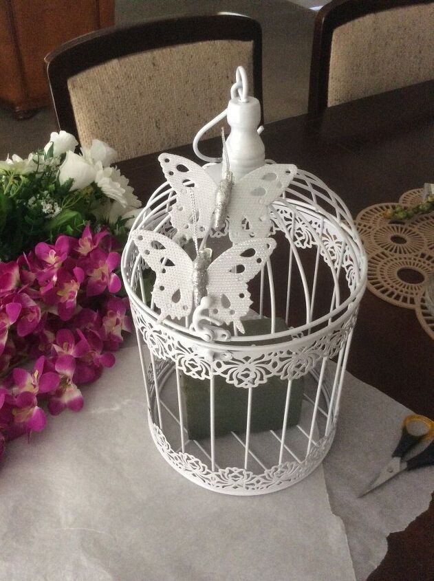 cmo decorar una jaula de pjaros con flores artificiales, Espuma dentro de jaula de p jaros cerrada