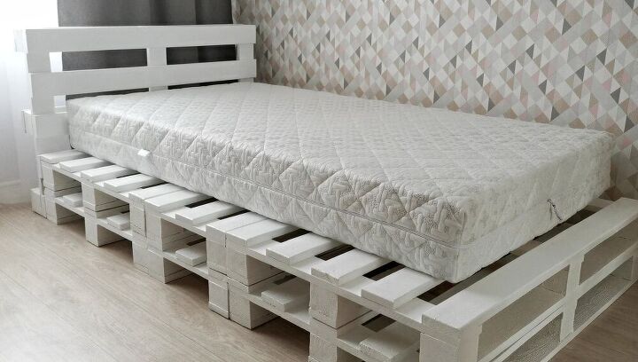 estrutura de cama de paletes muito simples