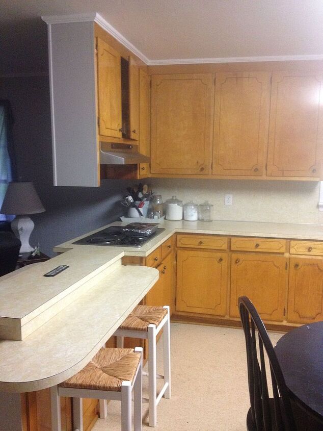 q ayudenme con mi cocina extrana distribucion con 3 puertas en ella