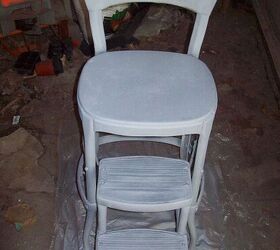 refinacin de una vieja silla alta con taburete, Imprimado y listo para pintar