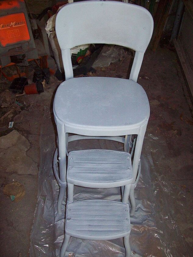 refinacin de una vieja silla alta con taburete, Imprimado y listo para pintar