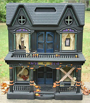 decorao de halloween fcil, Vi essa ideia em uma edi o antiga da Country Living Achei muito inteligente Basta pintar com spray uma velha casa de bonecas de preto e transform la em uma casa mal assombrada