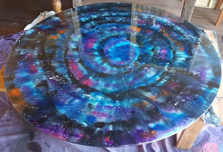 mesa galaxy con escupitajo de unicornio sobre cristal