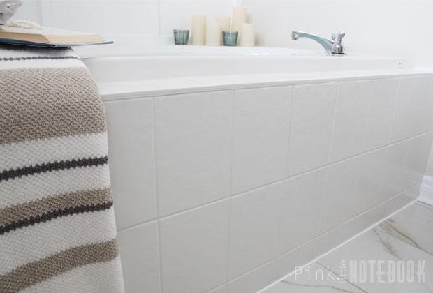 lindas ideias de azulejos para banheiro que vo fazer voc querer renovar, Azulejos de Banheiro Pintados Sabrina