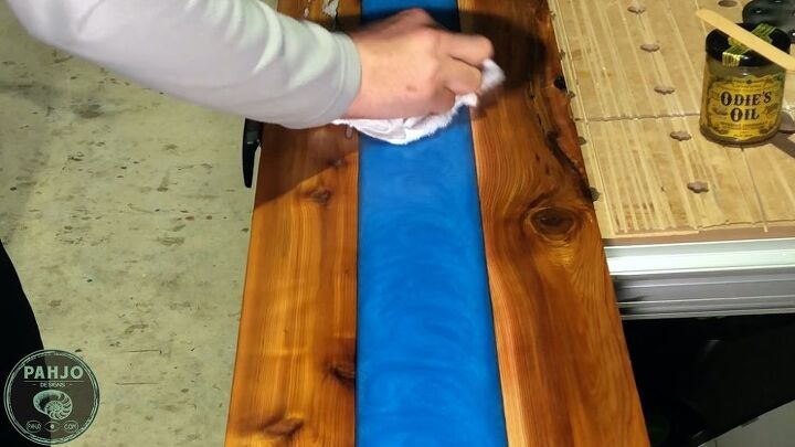 4 maneras de terminar o repasar mesas de madera epoxi y arte de resina