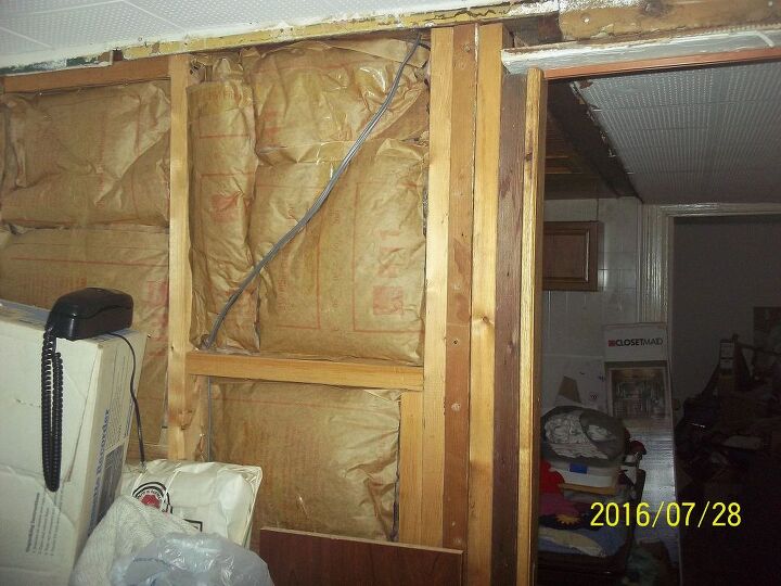 q vale esta casa mi tiempo y mi dinero, Proyectos a medio terminar Esta habitaci n ni siquiera tiene una pared Sin embargo es bastante f cil de colgar paneles de yeso