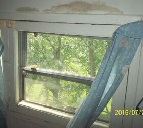 q vale esta casa mi tiempo y mi dinero, Paredes manchadas de agua Ventanas sin sellar