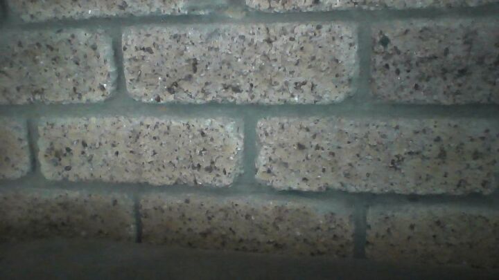 q ajuda com paredes de tijolos asperos, Feche a foto dos sulcos profundos entre os tijolos