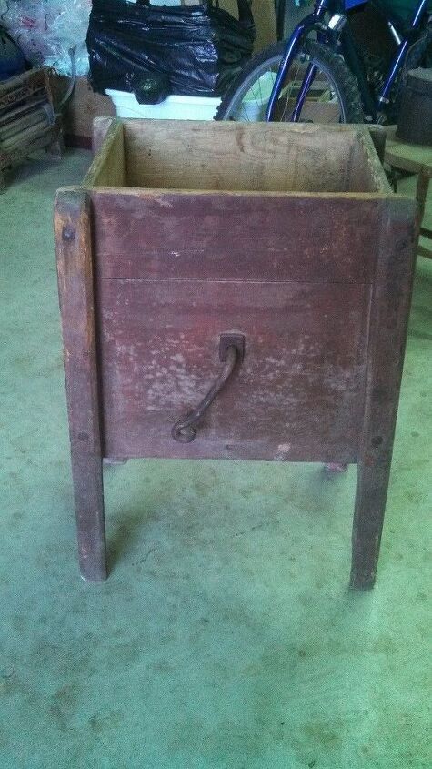 puede alguien identificar esta caja de manivela de madera de poca