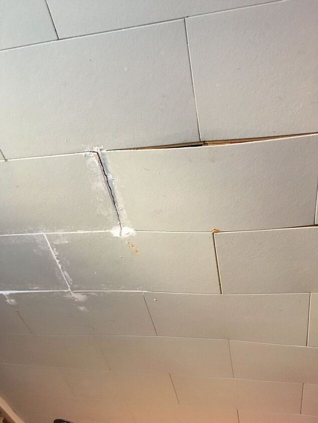 q tengo una casa moderna de mediados de siglo que necesita reparar el techo