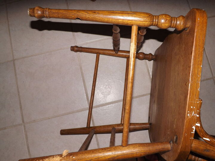 q substituindo as pernas de madeira da cadeira