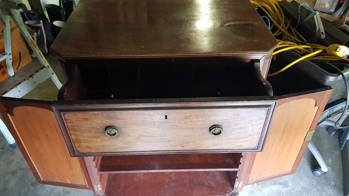 alguien puede ayudarme a identificar este mueble