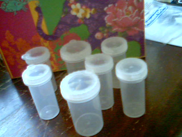 q necesito ideas para reciclar frascos de pastillas de plastico gracias